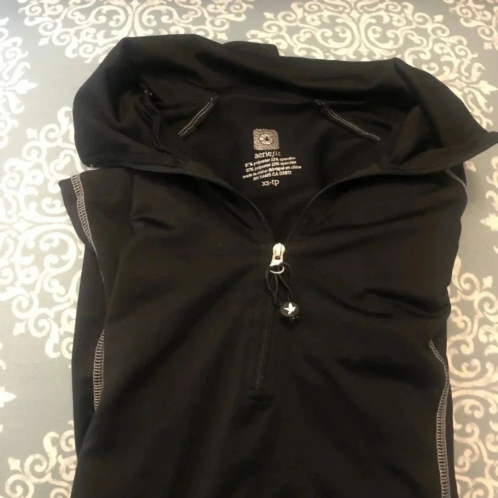 Aerie Fit 3 1/4 zip - Picture 3 of 3